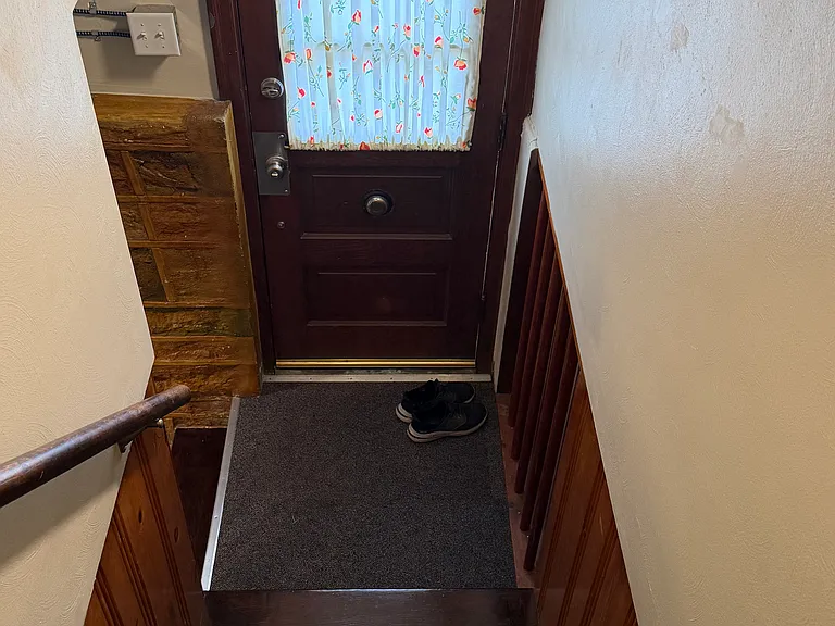 Stairwell to driveway and basement