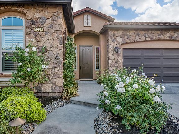 2nd image of 1557 E Via Estrella Dr