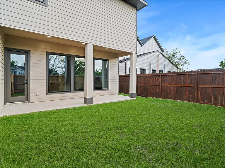 4661 Phlox St #B — Photo 18