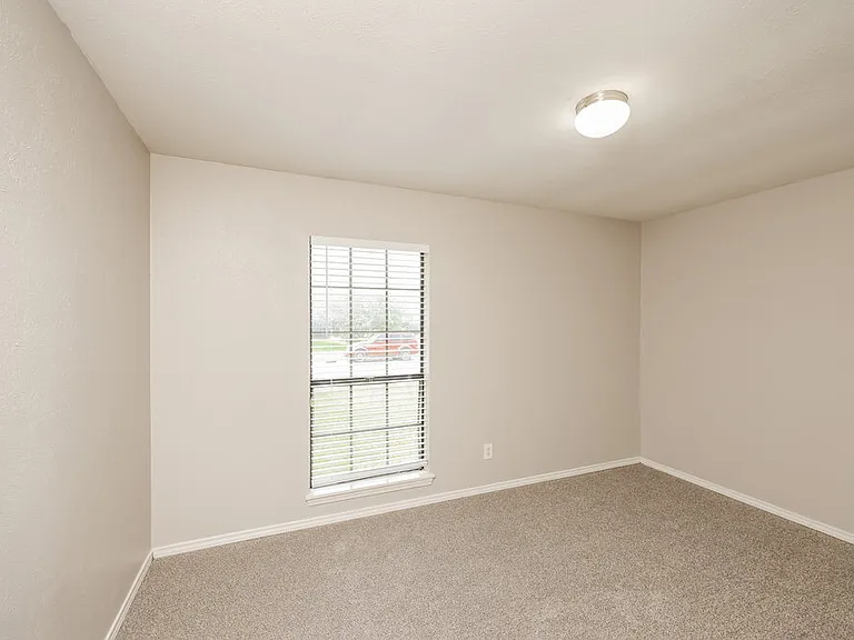 490 Rainier St — Photo 14