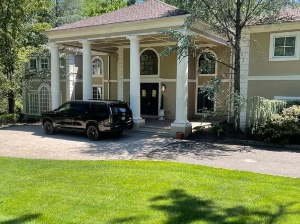 24 Wildwood Rd, Saddle River Boro, NJ 07458