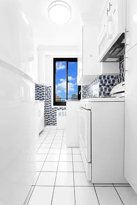 Rented by Olnick Organization | media 4