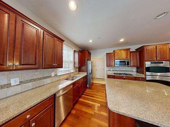 2nd image of 3041 Moore Ln