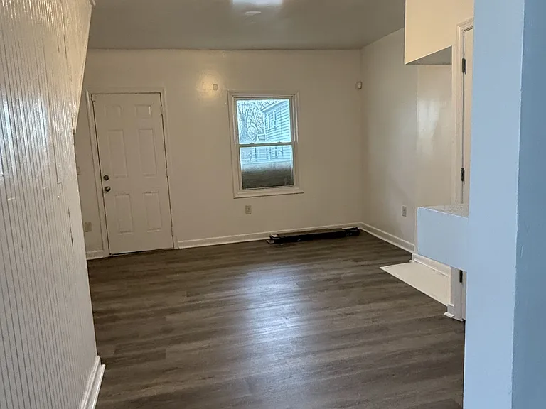 1019 Bolling St — Photo 2