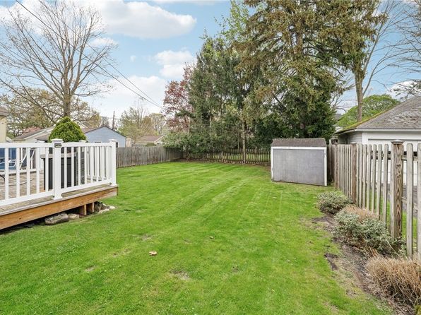 922 N Winton Rd, Rochester, NY 14609