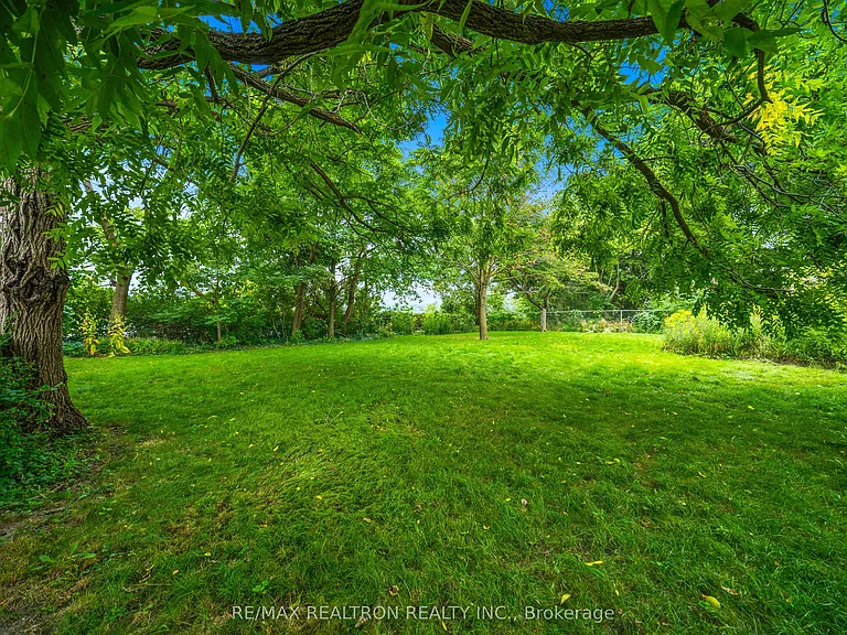 194 Glenada Ct — Photo 49