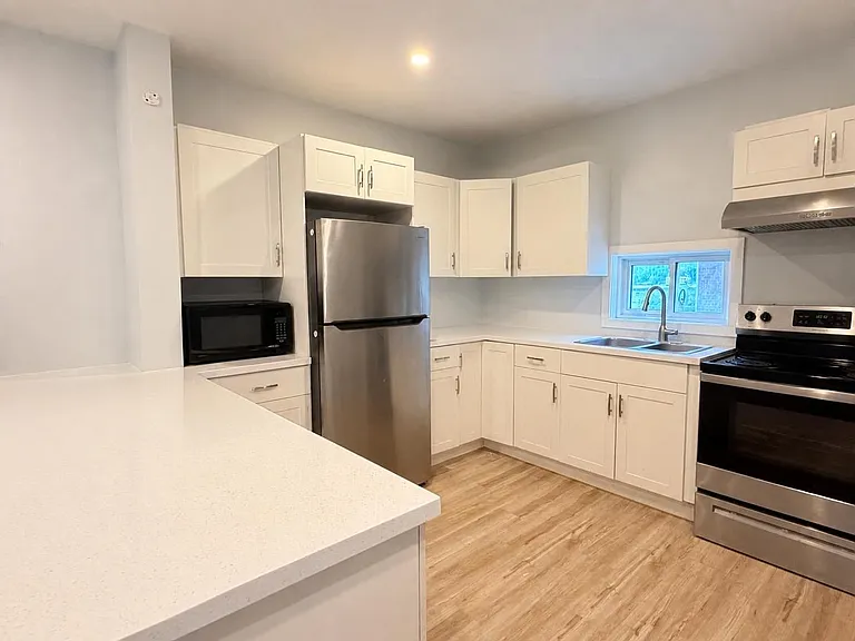 567 Campbell Ave #MAIN — Photo 3