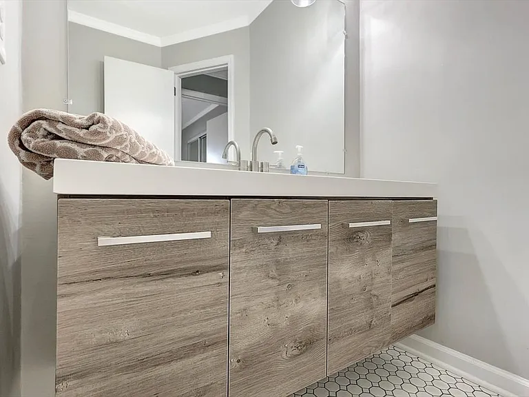 8102 Gladys Ln — Photo 19