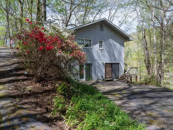 233 River Ridge Pkwy, Tuckasegee, NC 28783