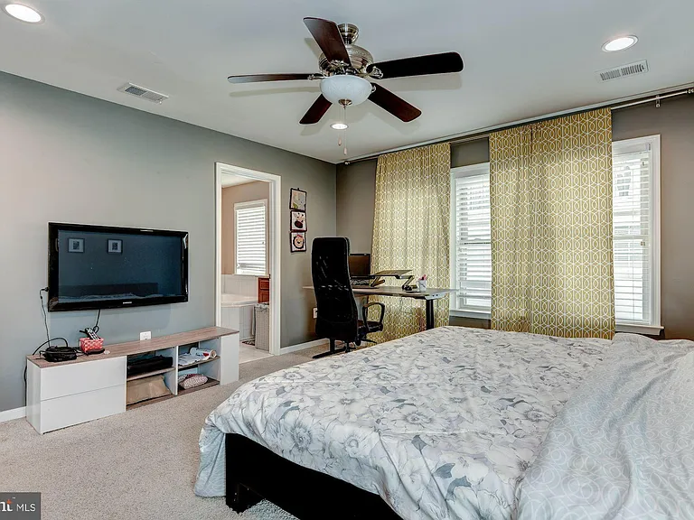 3309 Kemper Rd — Photo 25
