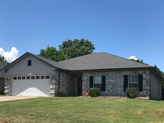 3rd image of 1508 Clover Ln