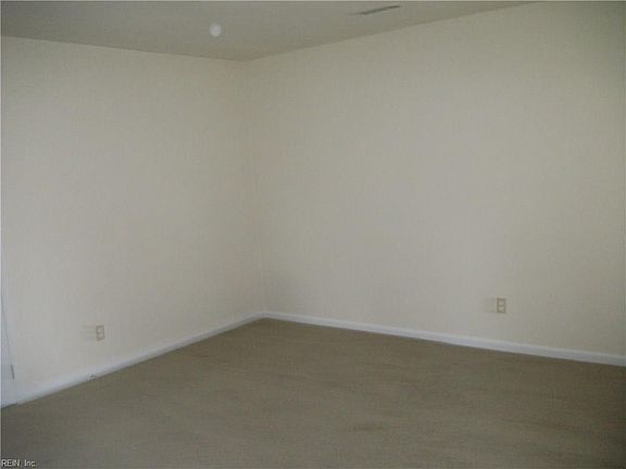 2nd image of 1129 Hullview Ave #B