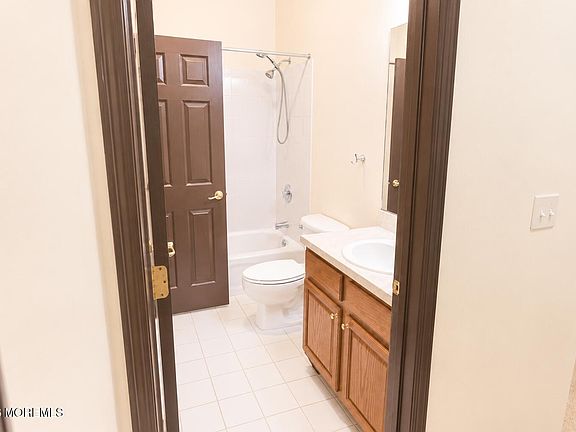 5th image of 526 Saint Andrews Pl