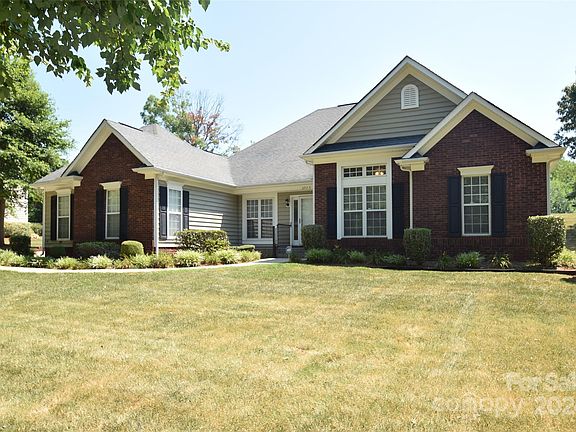 3rd image of 6929 Plough Dr