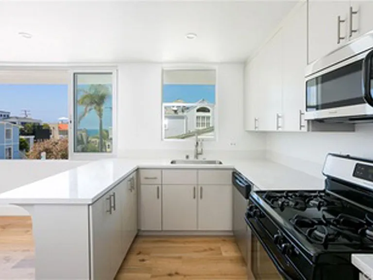3302 Manhattan Ave #6 — Photo 9