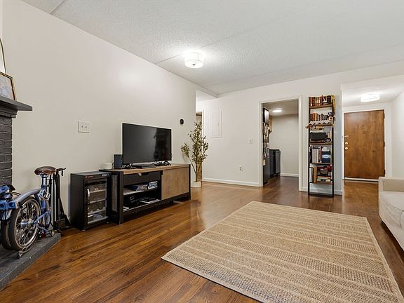5th image of 390 Broadway APT L2