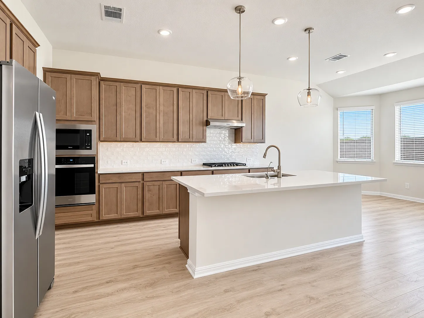 5 bed, 3383 sqft, $3,500 — Photo 4