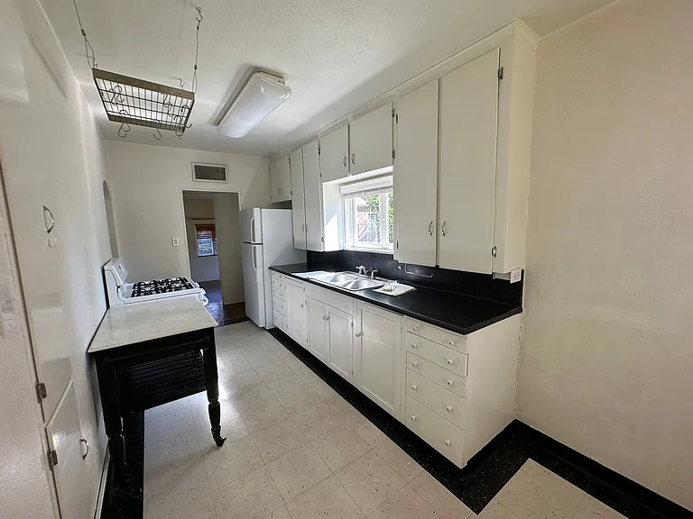 1115 S Maple Ave — Photo 13