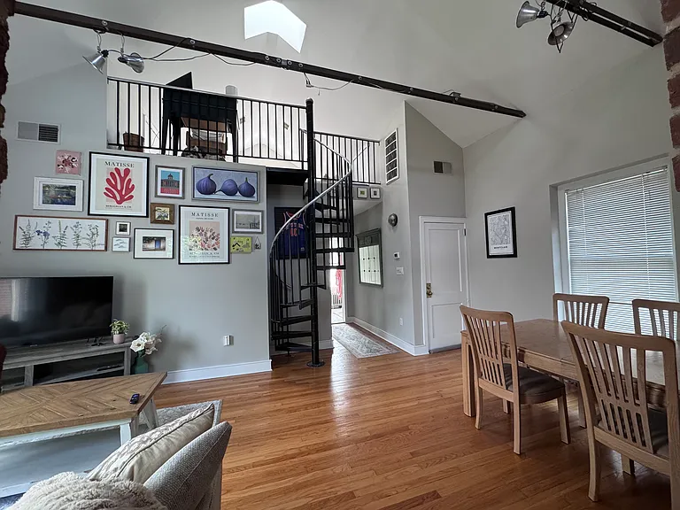 39 Davenport St #2 — Photo 2
