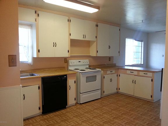 5th image of 3724 N Valley View Dr