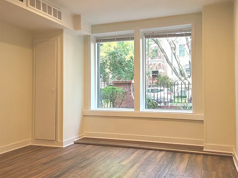 1121 W Drummond Pl #1 — Photo 6
