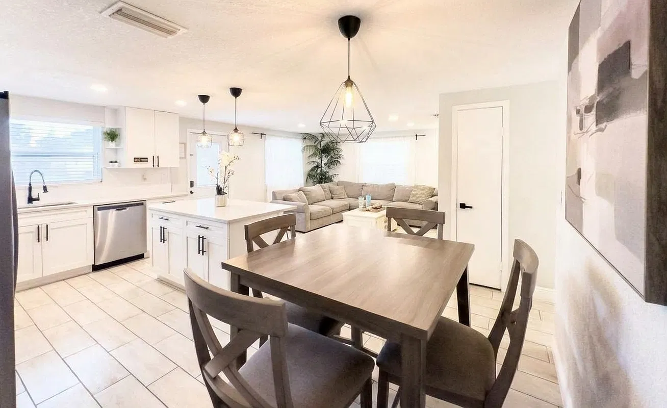 3 bed, 1250 sqft, $1,900 — Photo 1