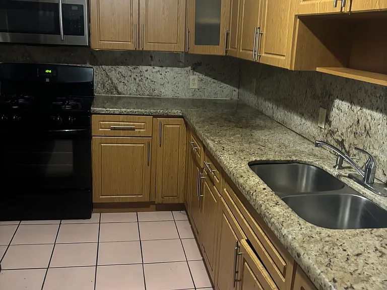 65 NW 33rd St #REAR — Photo 8