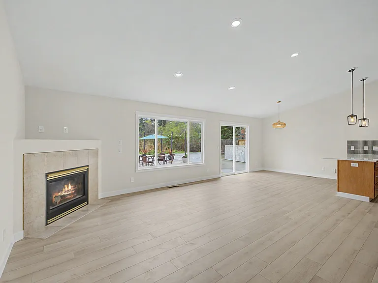 1211 Lotus Ln — Photo 6