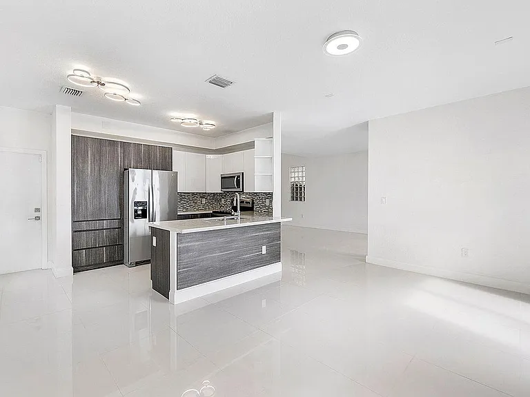 3923 SW 169th Ter — Photo 34