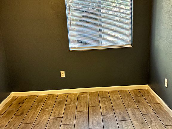 3rd image of 2110 N Los Feliz St #1031