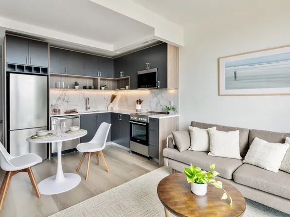 72-01 Queens Boulevard image 1 of 40