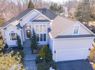 25 Hummingbird Ln, Cranston, RI 02921