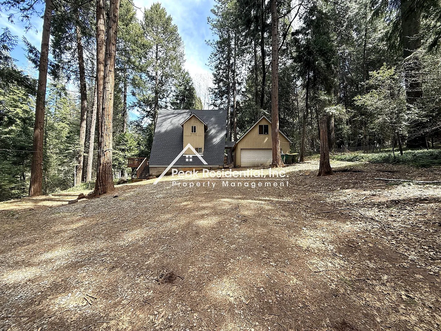 Fantastic 3bd/2ba Camino home with 2 Car Garage — Photo 1