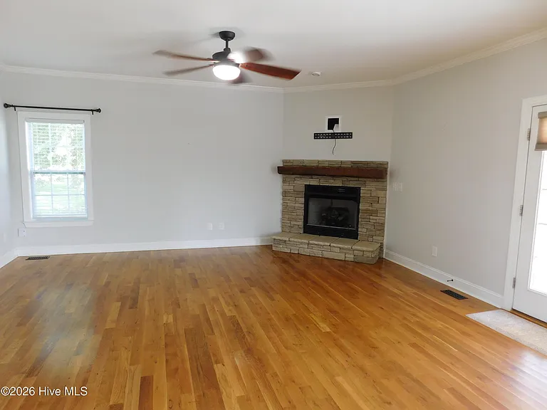 101 Staffordshire Dr #101 — Photo 9