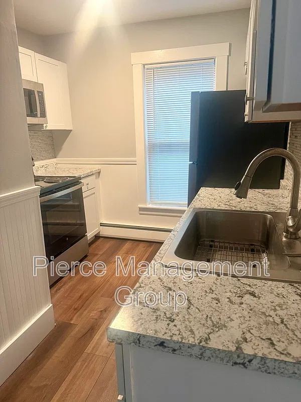 2 bed, 1.0 bath, $1,600 — Photo 3