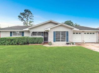 1715 N 30th St, Nederland, TX 77627