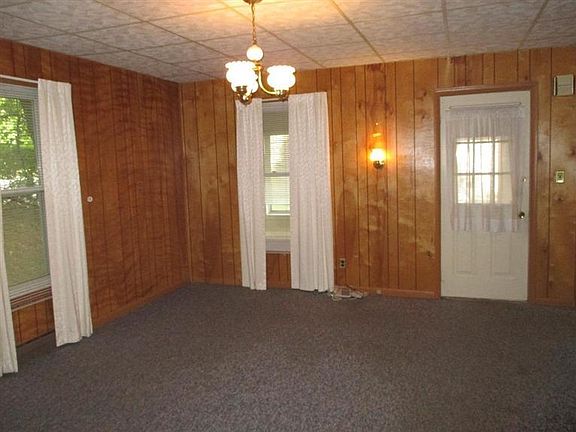 5th image of 49 Fonda Ave