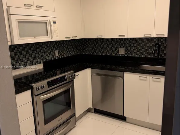 7925 SW 86th St APT 923, Miami, FL 33143