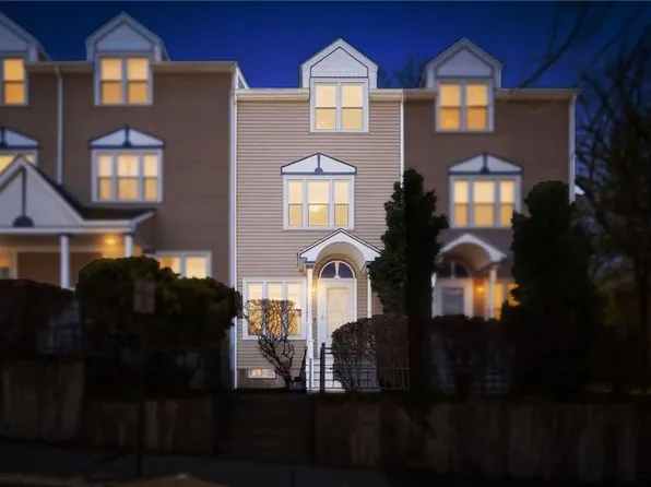 91 Evergreen St, Providence, RI 02906
