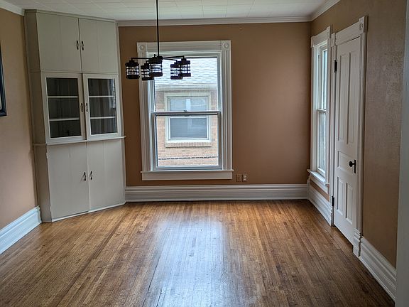 2nd image of 330 Paris Ave