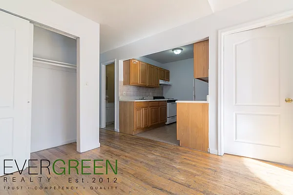 Rented by Evergreen Apartments BK | media 4