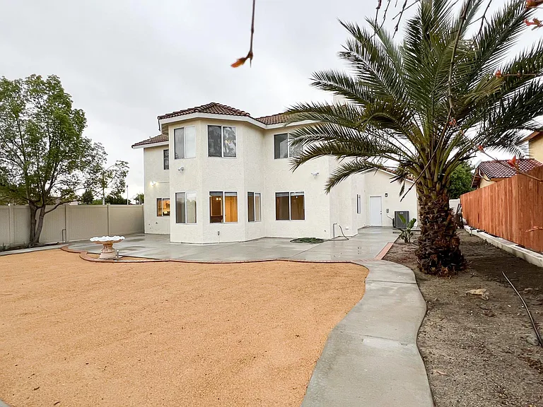 8558 Sandhill Dr — Photo 32