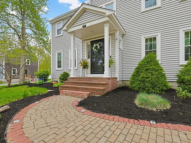 35 Millbrook Dr #35 — Photo 2