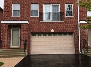 944 Enfield Dr #15-G2, Northbrook, IL 60062