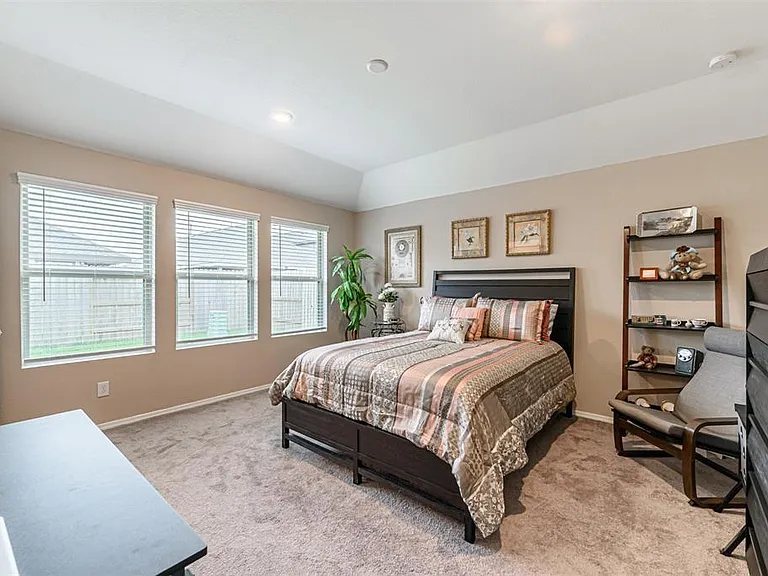 18419 Cobalt Cove Ln — Photo 9