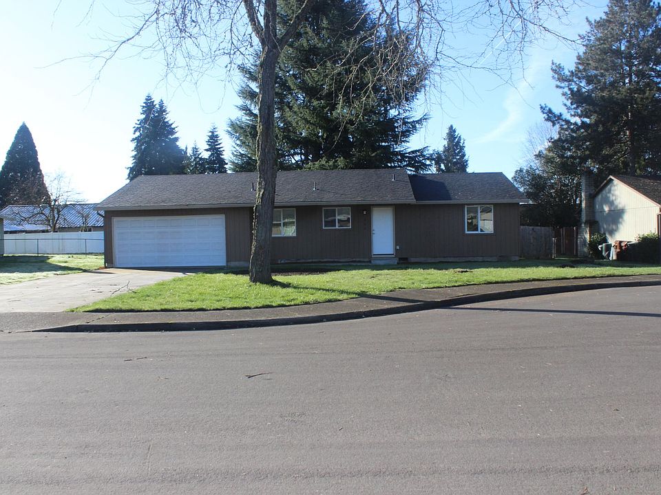 1st image of 244 NE Palomar Ct