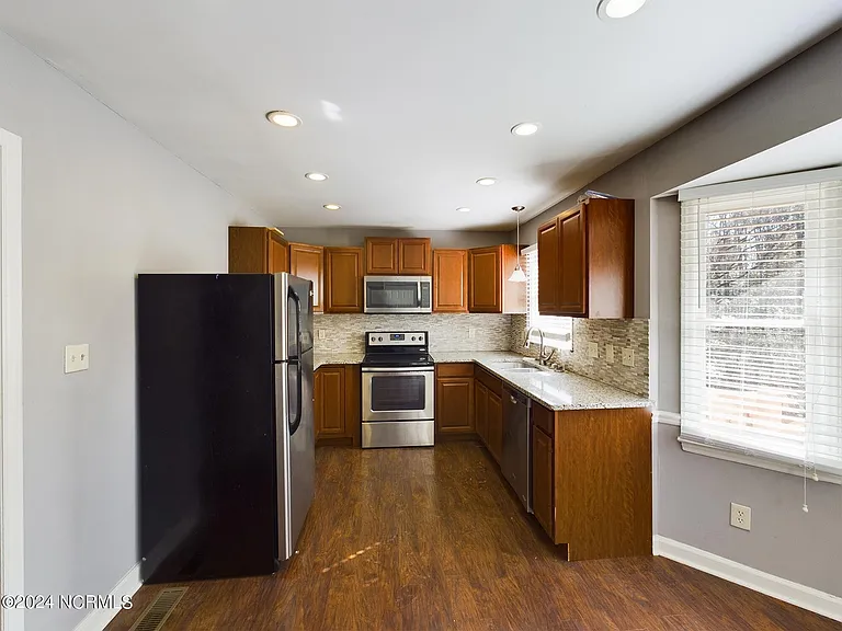 3520 Casine Ct — Photo 9