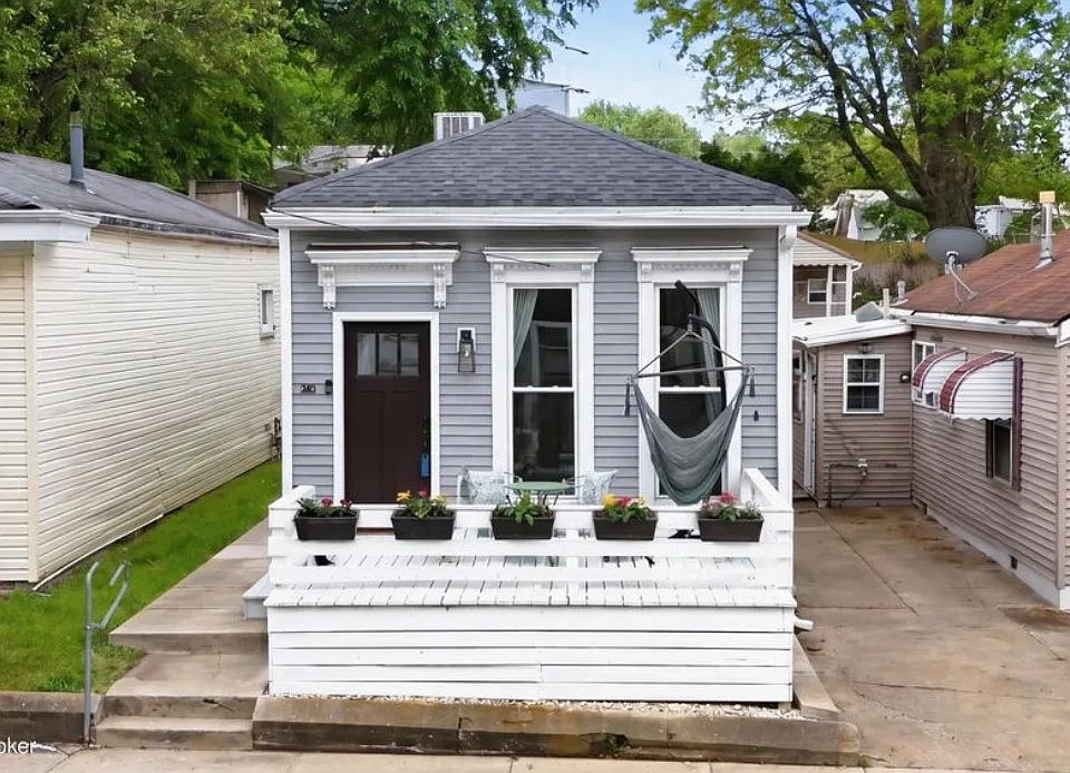 1016 Mary St