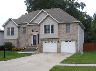 1527 Commodore Ln, Porter, IN 46304