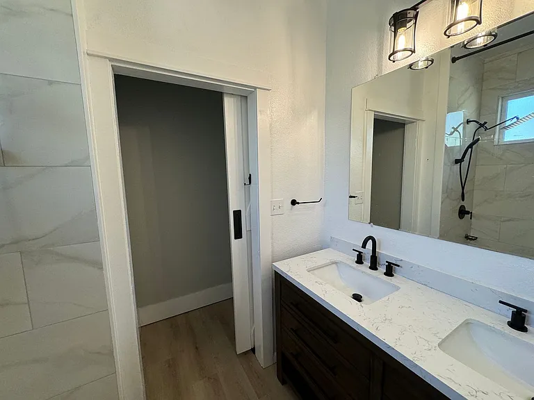 498 Johnston St — Photo 28